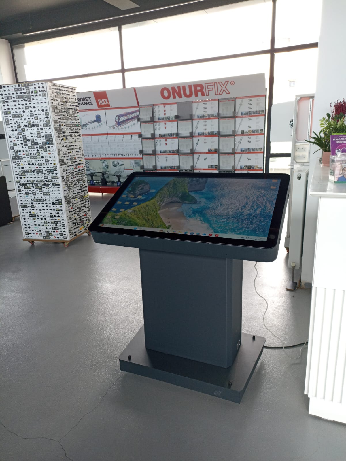 Onurfix NX200DS Info Kiosk - 2
